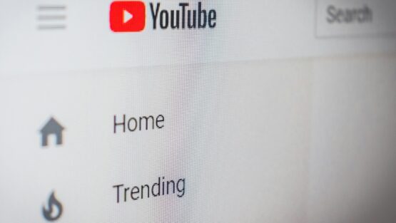 YouTube буде приглядати за підлітками