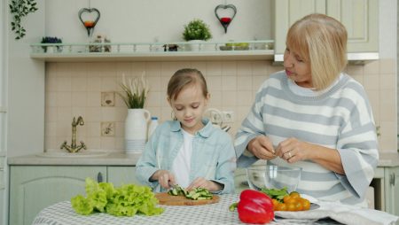 Як харчове середовище підводить дітей: нова доповідь UNICEF, ВООЗ і Світового банку (Feeding Profit: How food environments are failing children – 2025 Child Nutrition Report)